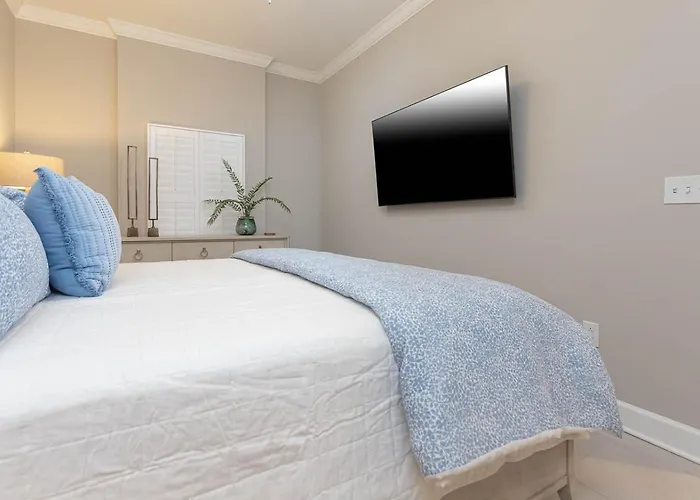 Phoenix Gulf Towers 402 Apartment